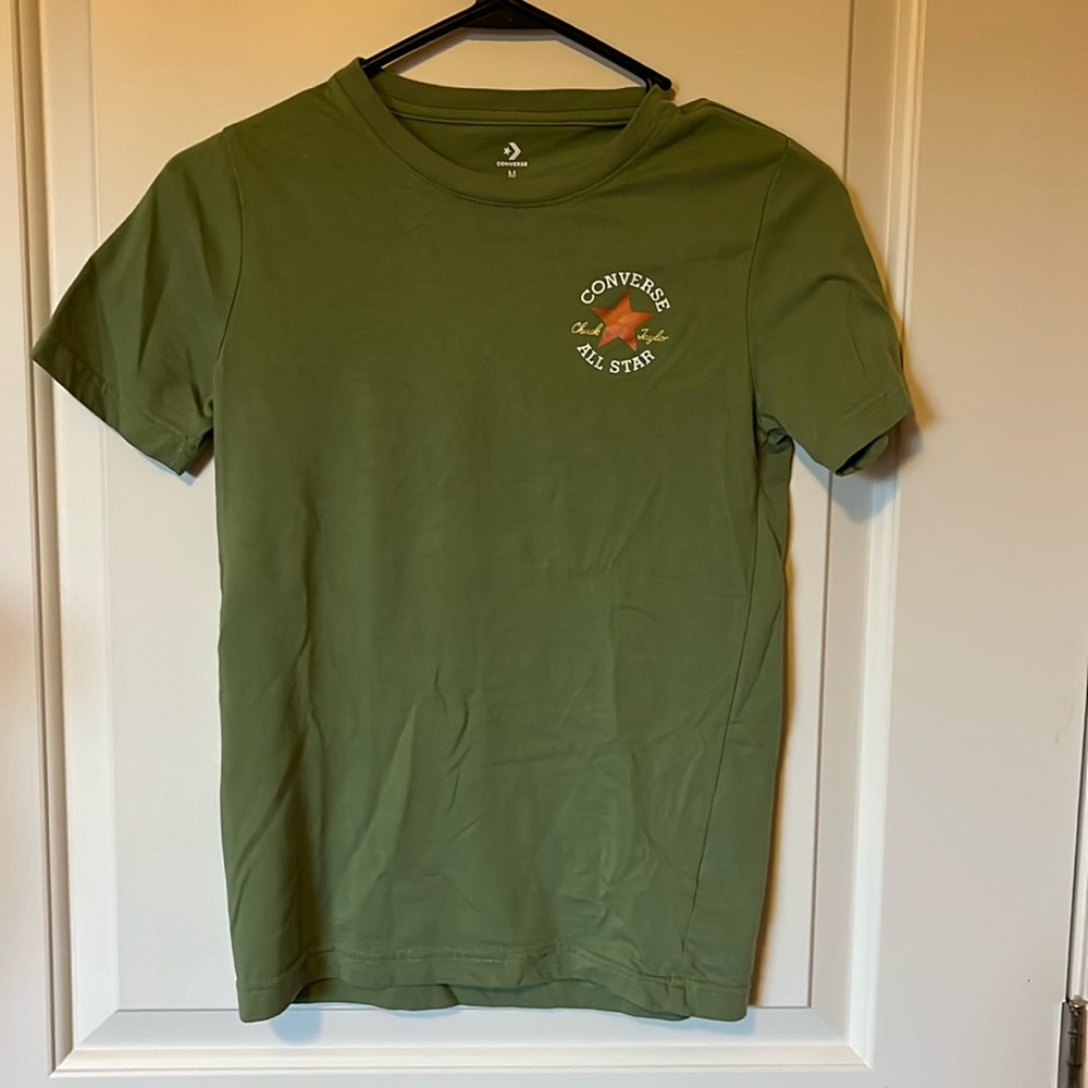 Converse boys med t shirt in great condition. Olive, white, yellow and orange.